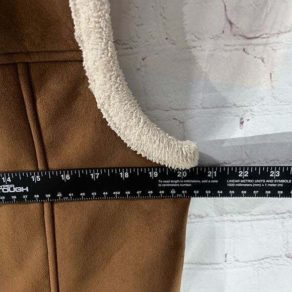 Cabelas Vest   - Picture 4 of 5